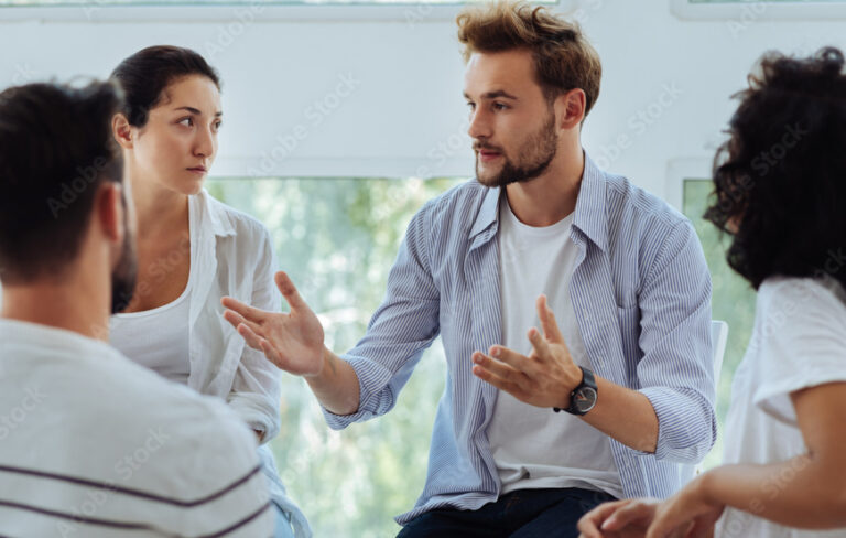 4 Menschen im Teamkonflikt