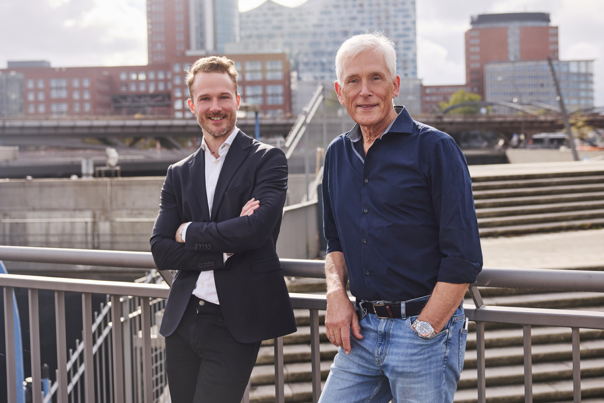 Timm Schröder und Thomas Leschig stehen zusammen